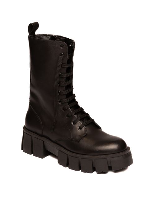 Black leather compact boot GISEL MOIRE | OSLOVIT-NERO